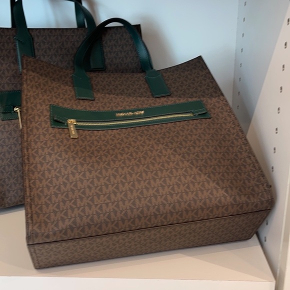 MICHAEL KORS KENLY LARGE NS GRAPHIC LOGO TOTE SATCHEL SHOULDER BAG
MK SIGNATURE - Picture 14 of 16